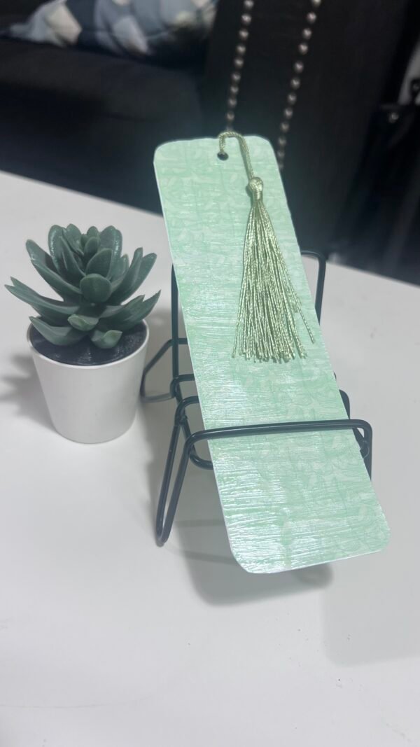 Simple Bookmark | Green leaves